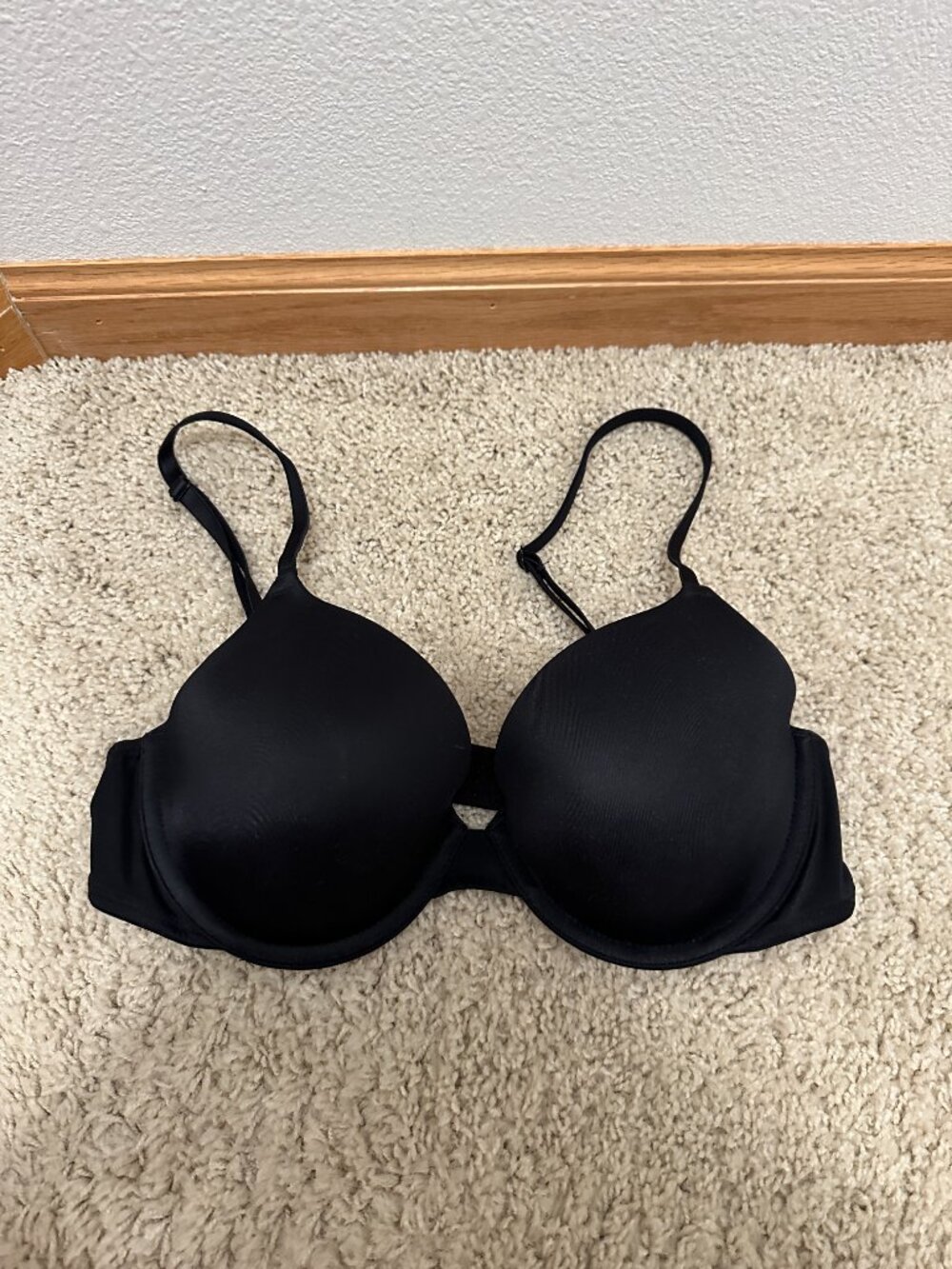 Victoria's Secret PINK Wear Everywhere Lightly Lined T-Shirt Bra Size 34C